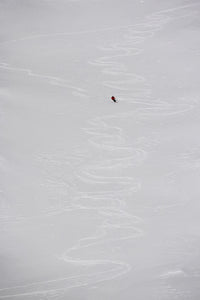 Photo montagne le skieur seul .