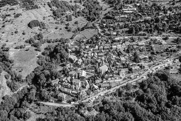 Photographie de Huez en Oisans vue de haut .