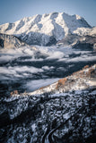 Photo de montagne d'huez en Oisans dans l'ombre.