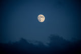 La lune bleutée (Photographie couleur) - Cyrille Quintard Photography : Tableau photo de montagne
