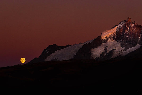 La Meije, la lune , un soir. - Cyrille Quintard Photography : Tableau photo de montagne