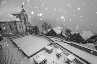 L'église d'Huez en Oisans sous la neige. - Cyrille Quintard Photography : Tableau photo de montagne